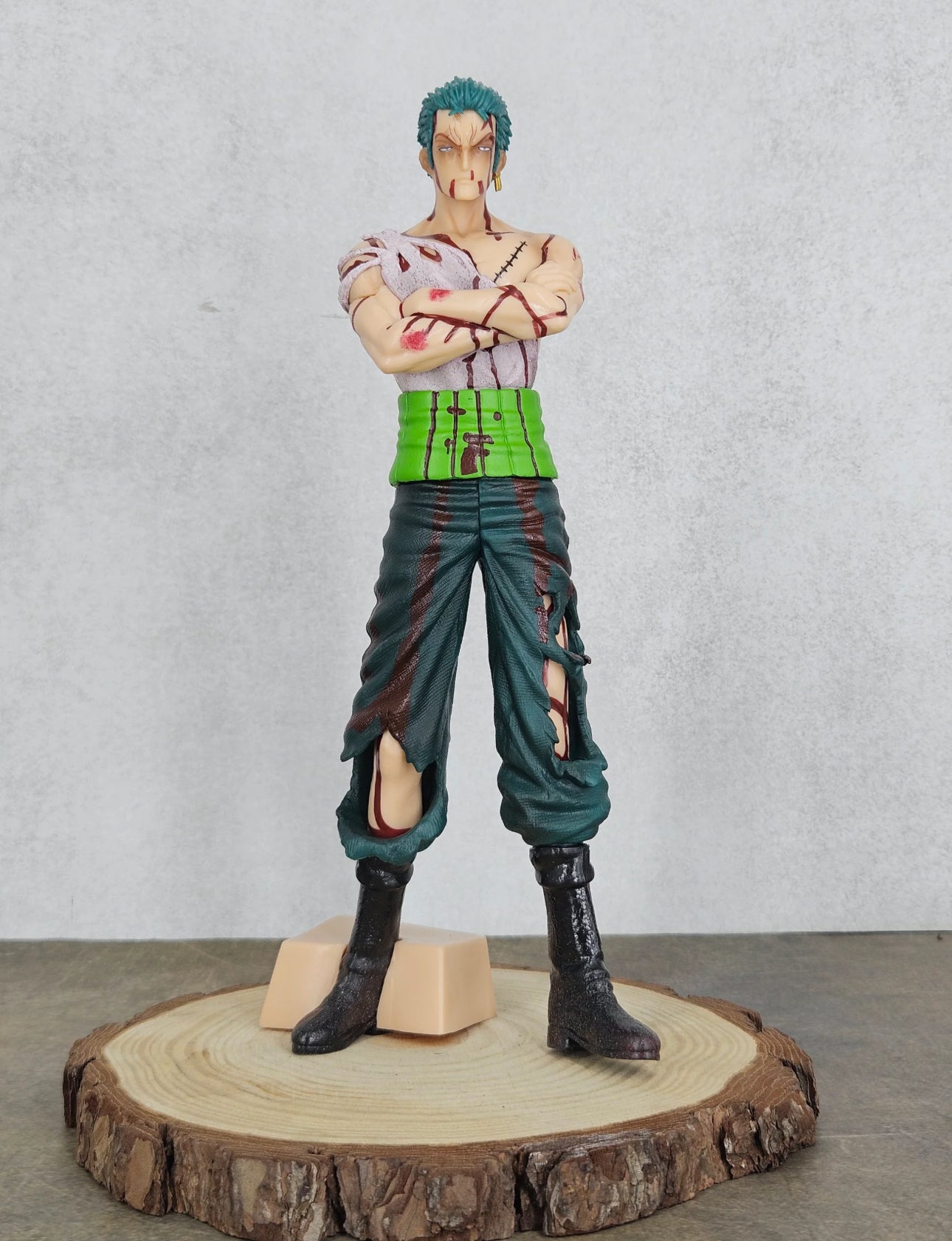 DAMAGED ZORO BADAGE FIGURE 27 CM