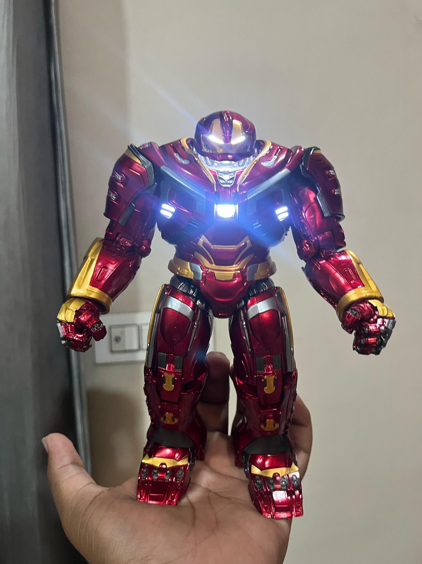 Iron man Hulkbuster with lights and dual hands 25cm approx high quality 2 hands